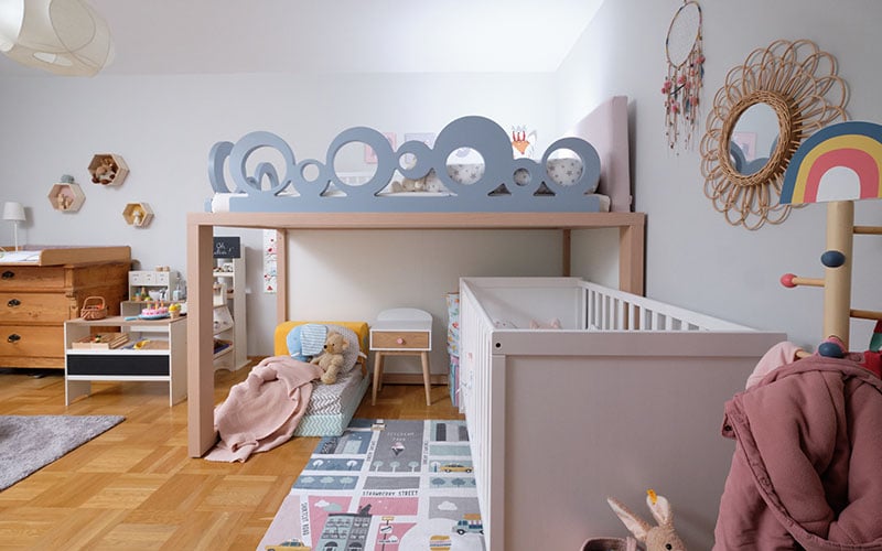 Luxus Kinderzimmer mit Hochbett und Schrank maßgeschneidert von Dearkids und Mobimio